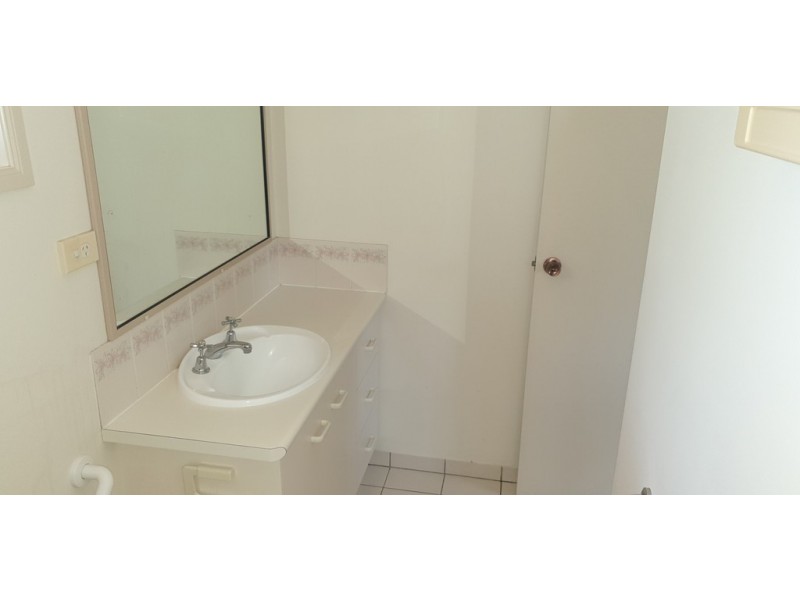 43 Elliott Street, Gin Gin QLD 4671