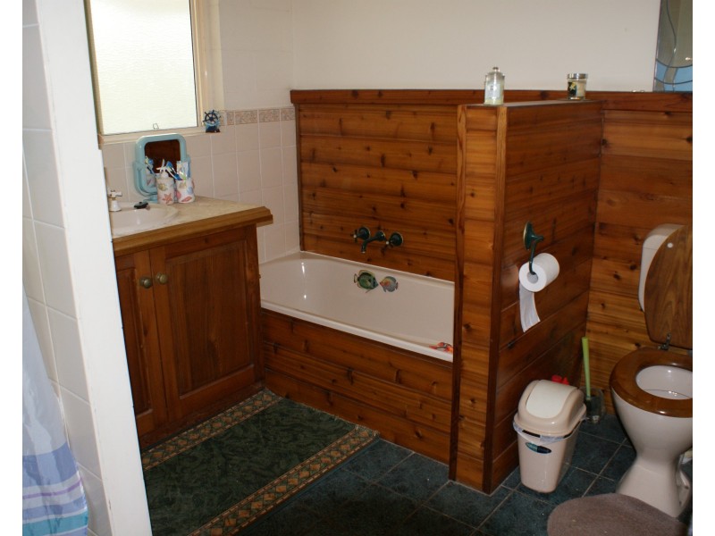 1005 Gin Gin Mt Perry Rd, Gin Gin QLD 4671