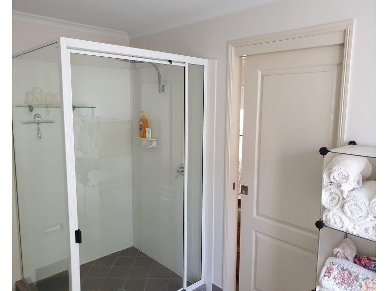 11 George Street, Mount Perry QLD 4671