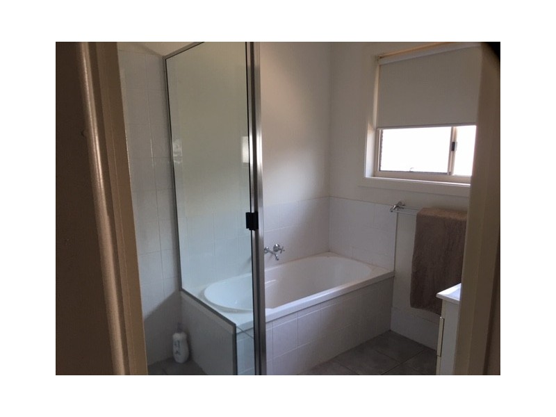2/25 High School Rd, Gin Gin QLD 4671