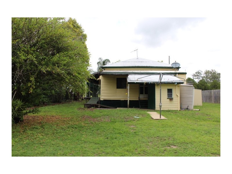 102 Mulgrave St, Gin Gin QLD 4671
