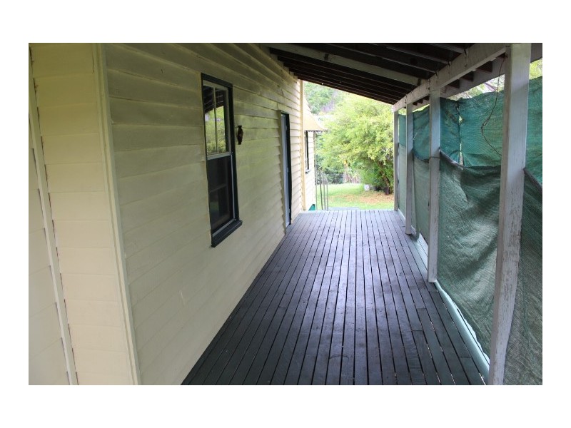 102 Mulgrave St, Gin Gin QLD 4671