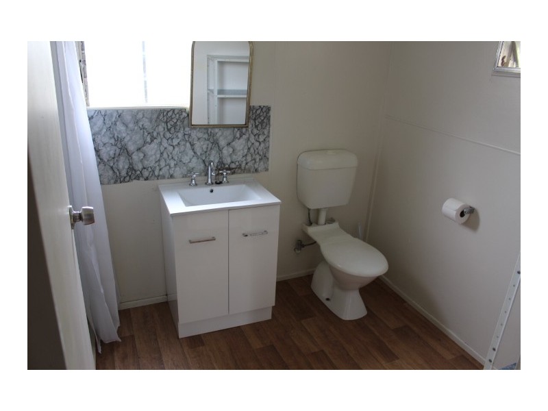 102 Mulgrave St, Gin Gin QLD 4671