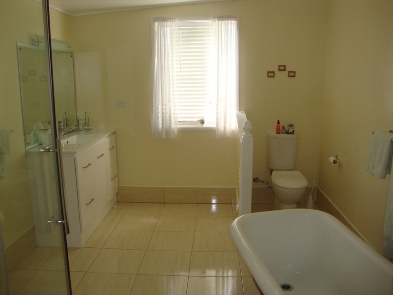 19 Mulgrave St, Gin Gin QLD 4671
