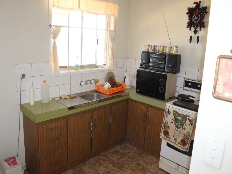 8 Forsyth St, Gin Gin QLD 4671