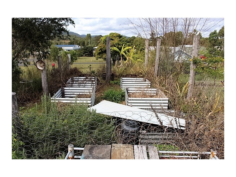 30 Heusman St, Mount Perry QLD 4671