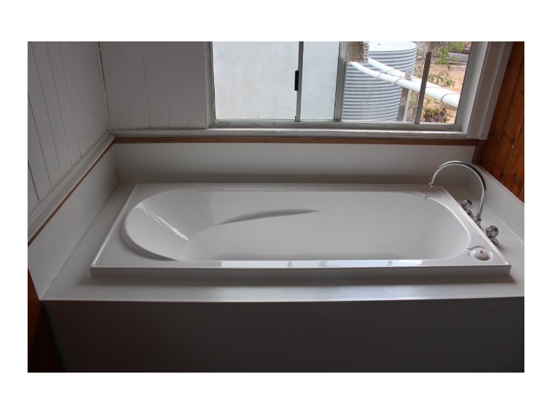 39 Hand Ct, Gin Gin QLD 4671