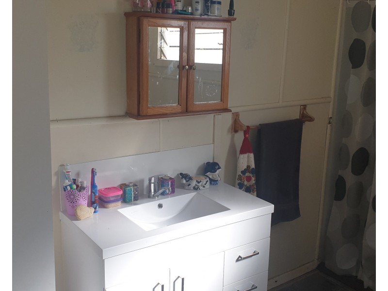 1 Aplin Terrace, Gin Gin QLD 4671