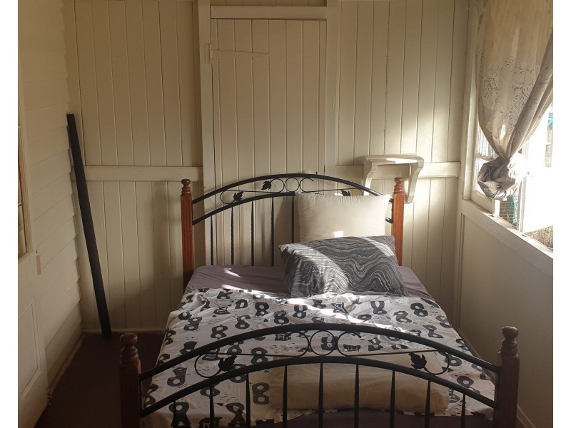 1 Aplin Terrace, Gin Gin QLD 4671