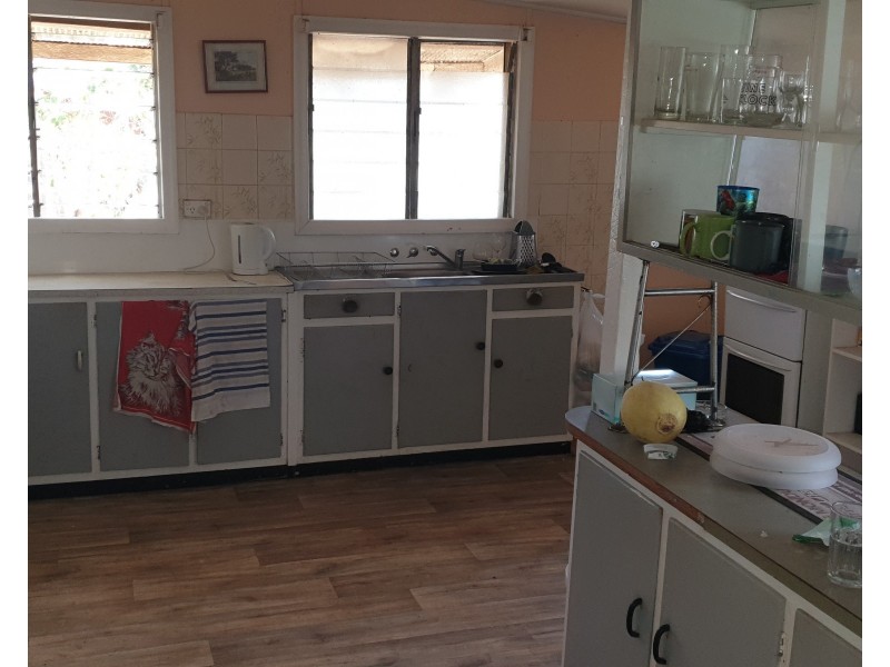 18 May Street, Gin Gin QLD 4671