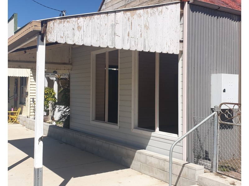 82 Heusman Street, Mount Perry QLD 4671