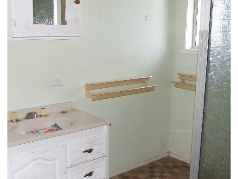 15 Dear Street, Gin Gin QLD 4671