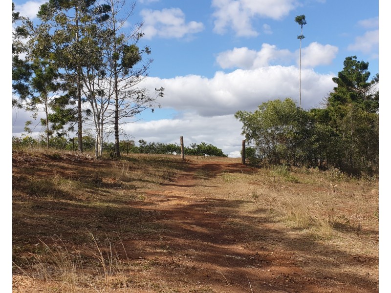 135 Melvilles Road, Maroondan QLD 4671