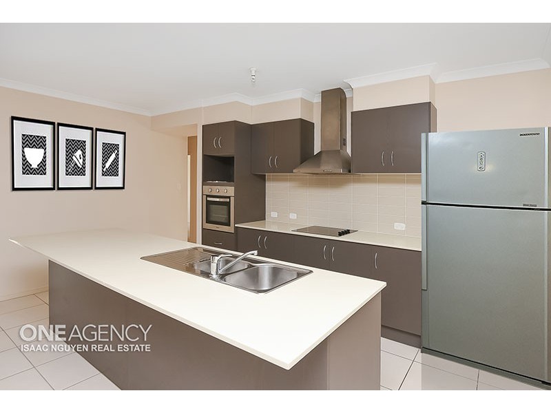 1 Ravensbourne Circuit, Waterford QLD 4133