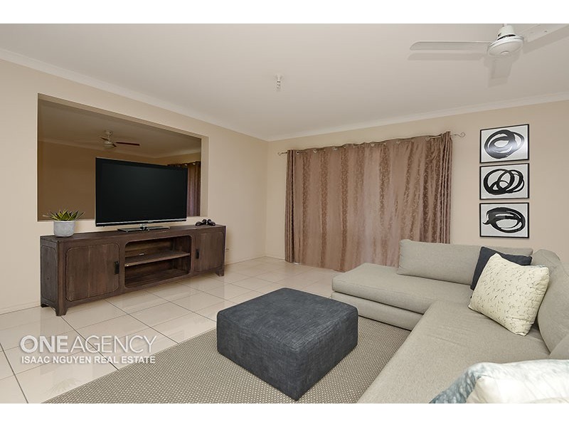 1 Ravensbourne Circuit, Waterford QLD 4133
