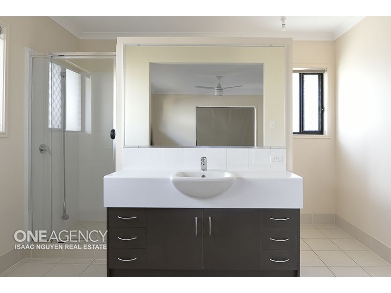 1 Ravensbourne Circuit, Waterford QLD 4133