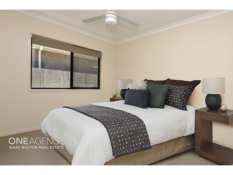 1 Ravensbourne Circuit, Waterford QLD 4133