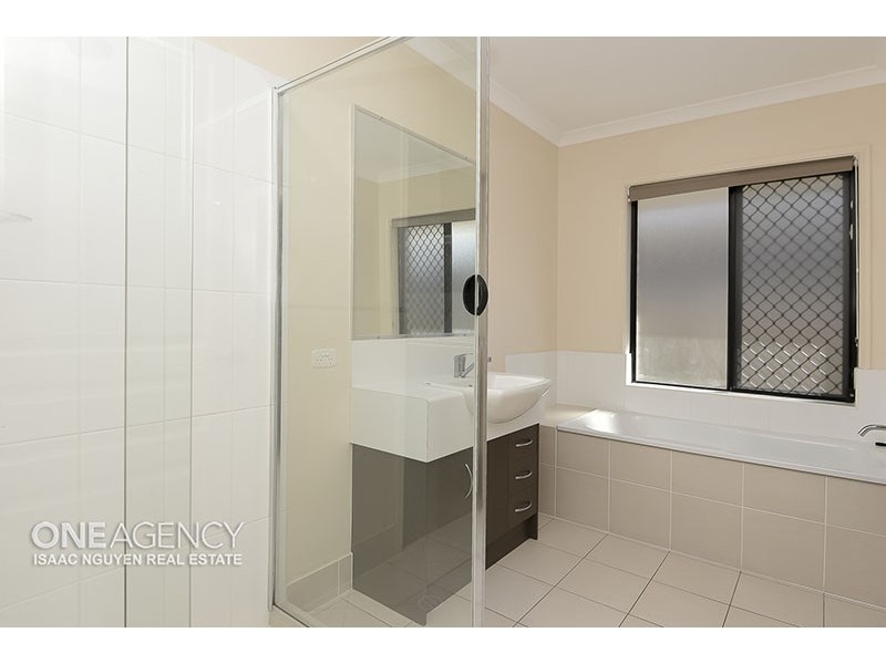 1 Ravensbourne Circuit, Waterford QLD 4133