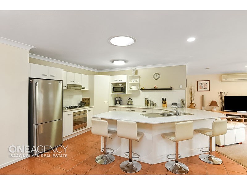 15 Glasshouse Cres, Forest Lake QLD 4078