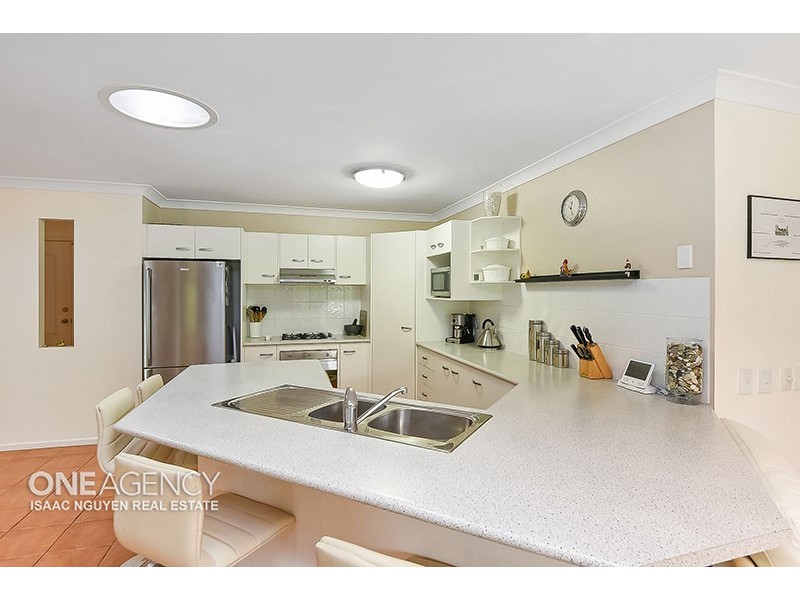 15 Glasshouse Cres, Forest Lake QLD 4078