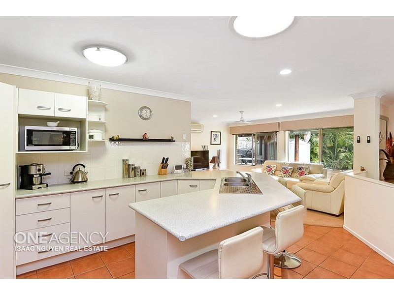 15 Glasshouse Cres, Forest Lake QLD 4078