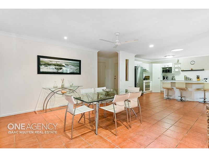 15 Glasshouse Cres, Forest Lake QLD 4078