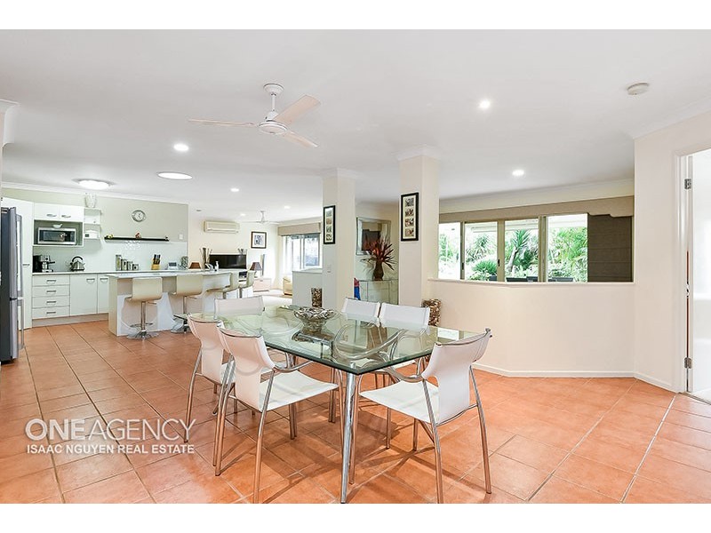 15 Glasshouse Cres, Forest Lake QLD 4078