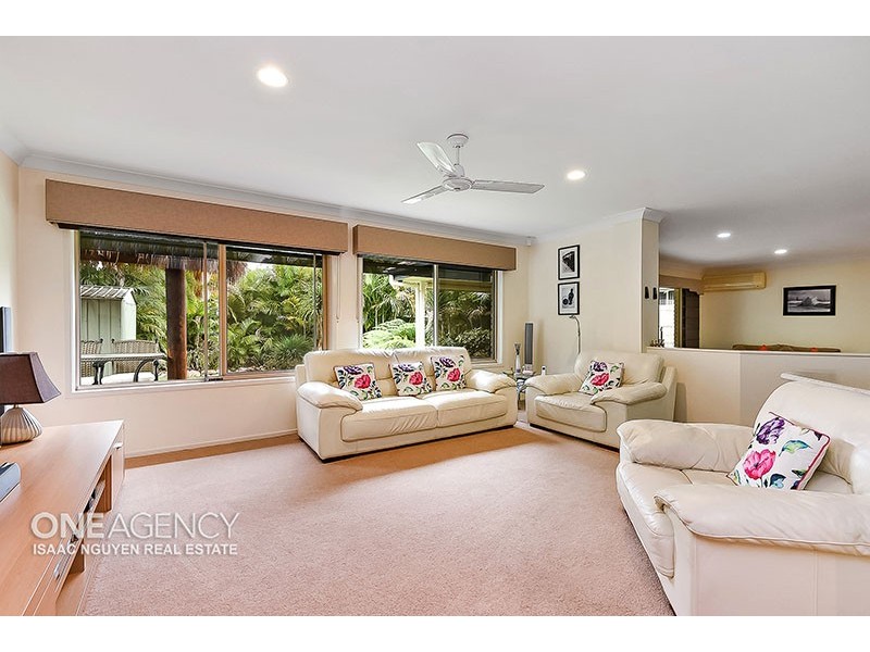 15 Glasshouse Cres, Forest Lake QLD 4078