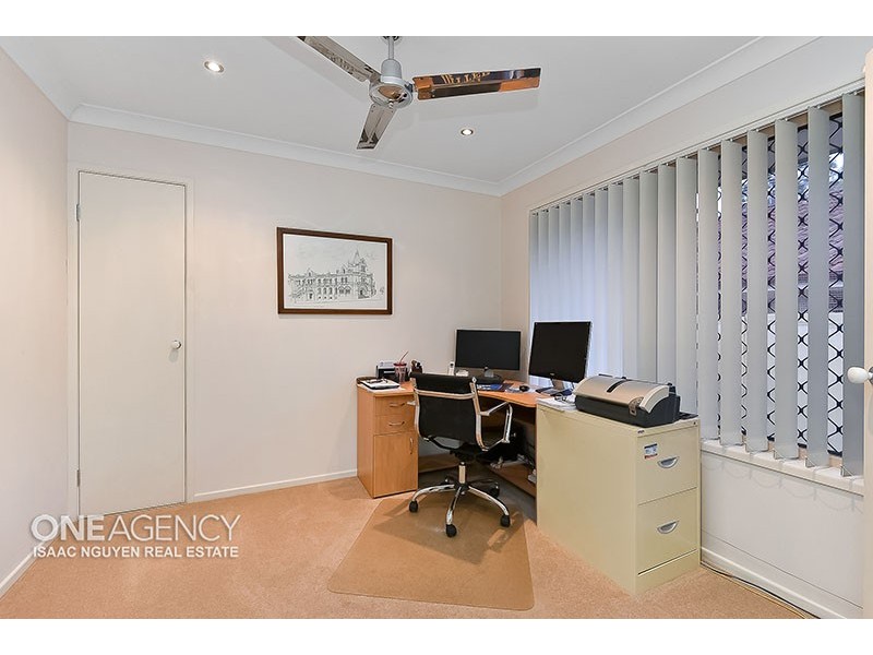 15 Glasshouse Cres, Forest Lake QLD 4078