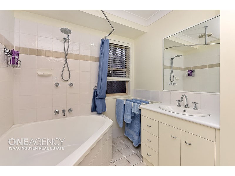 15 Glasshouse Cres, Forest Lake QLD 4078