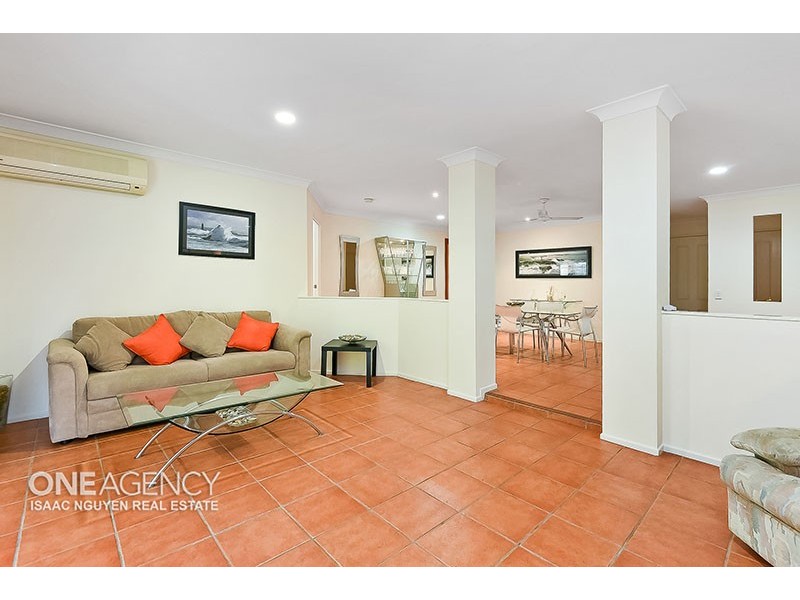 15 Glasshouse Cres, Forest Lake QLD 4078