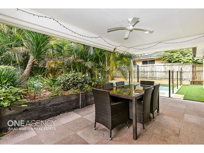 15 Glasshouse Cres, Forest Lake QLD 4078