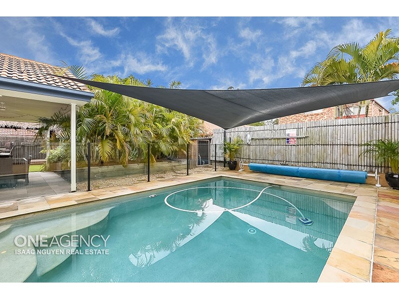 15 Glasshouse Cres, Forest Lake QLD 4078