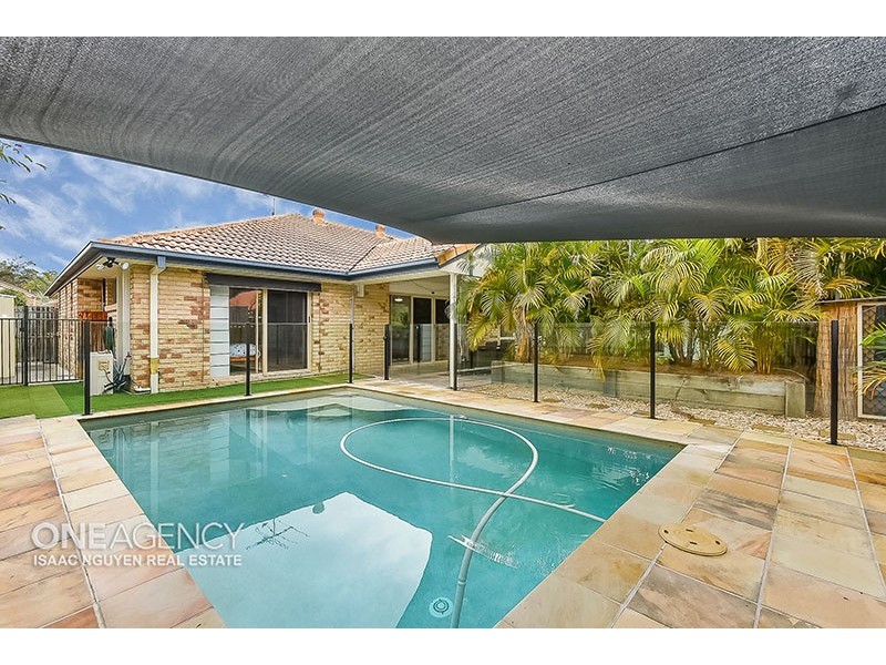 15 Glasshouse Cres, Forest Lake QLD 4078