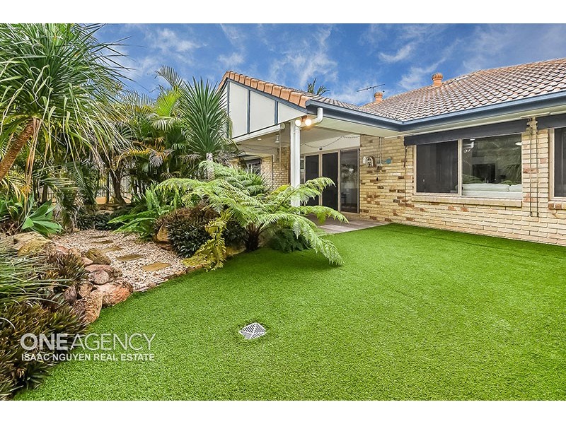 15 Glasshouse Cres, Forest Lake QLD 4078