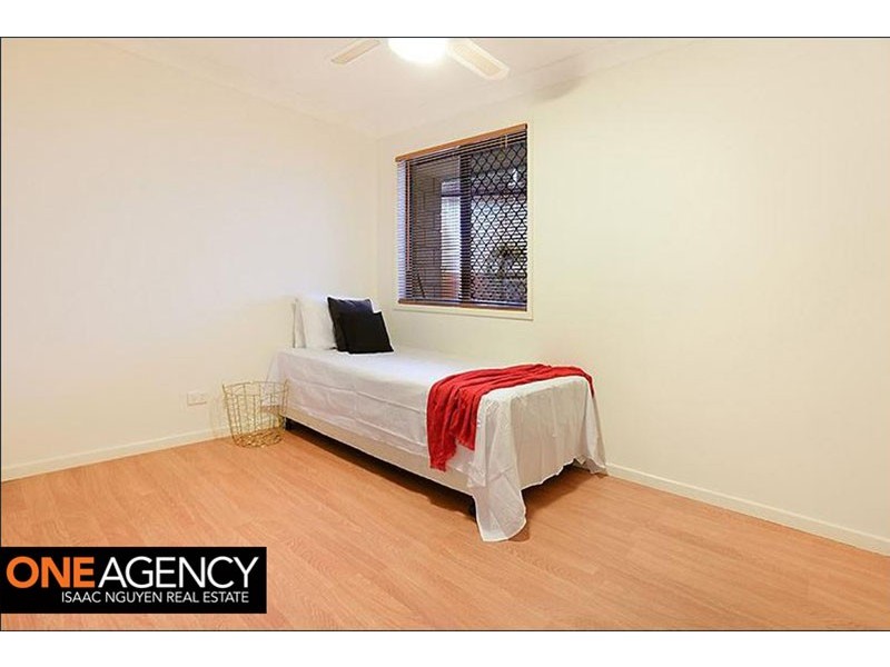 1117 South Pine Rd, Arana Hills QLD 4054