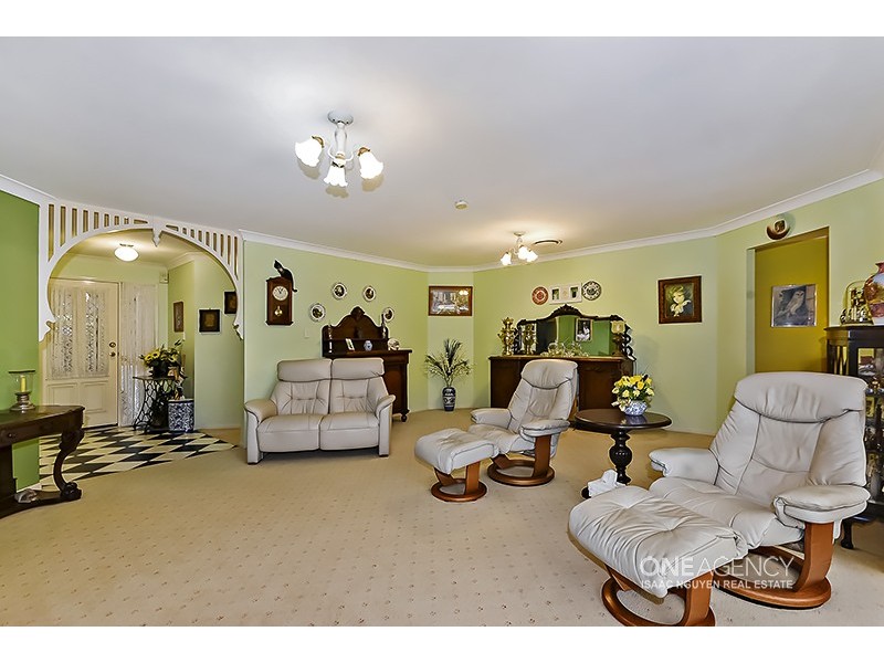 9 Galilee Close, Forest Lake QLD 4078