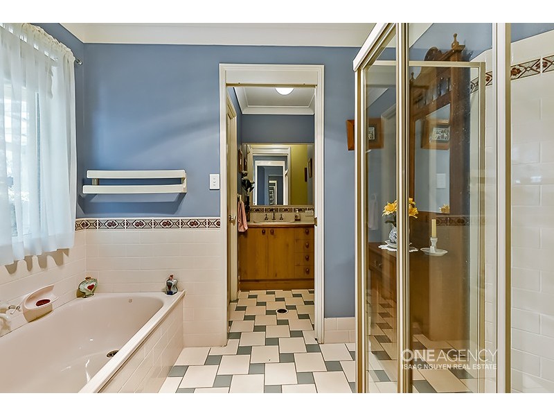 9 Galilee Close, Forest Lake QLD 4078