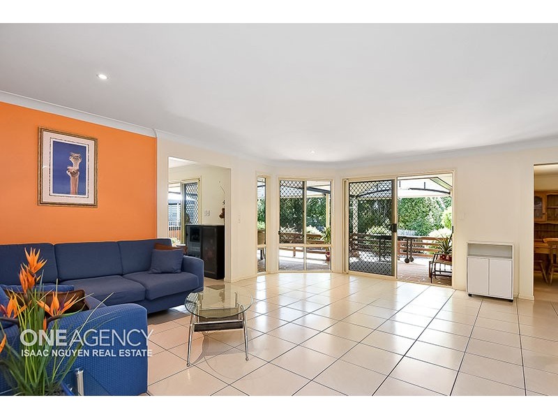 9 Banjo Pl, Springfield QLD 4300