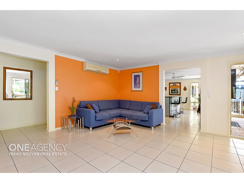 9 Banjo Pl, Springfield QLD 4300