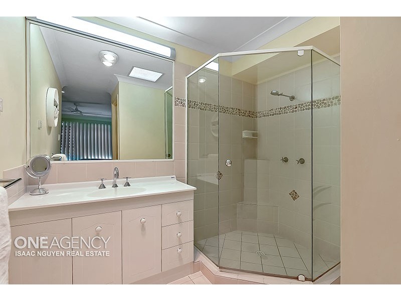 9 Banjo Pl, Springfield QLD 4300