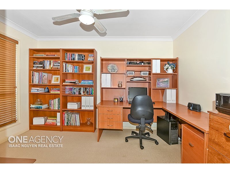 9 Banjo Pl, Springfield QLD 4300