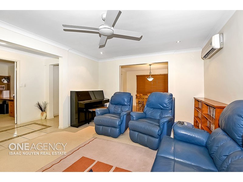 9 Banjo Pl, Springfield QLD 4300