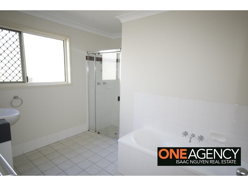 18 Mannix Place, Forest Lake QLD 4078