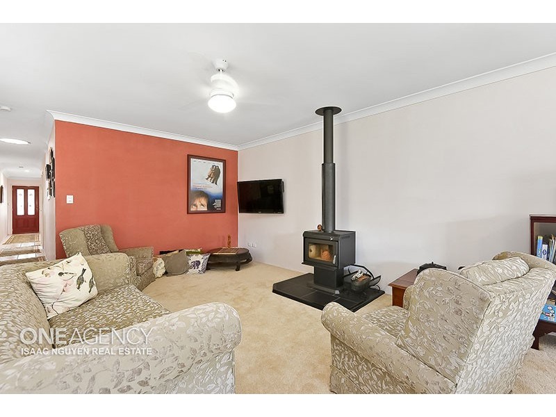 8 Mahogany Place, Forest Lake QLD 4078