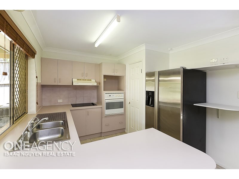 11 Napier Pl, Forest Lake QLD 4078