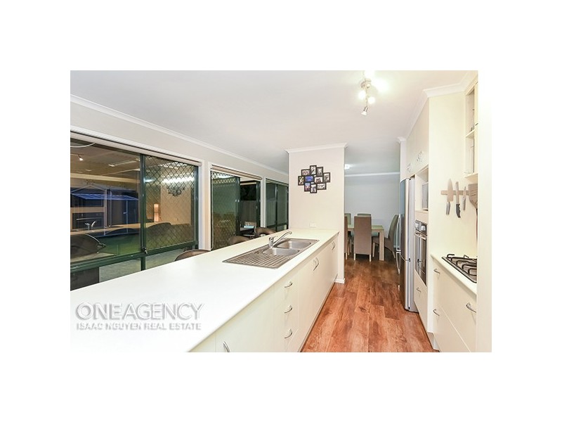 16 Settlers Circuit, Forest Lake QLD 4078