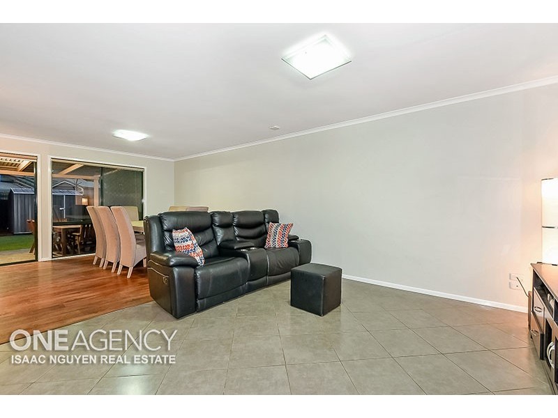 16 Settlers Circuit, Forest Lake QLD 4078