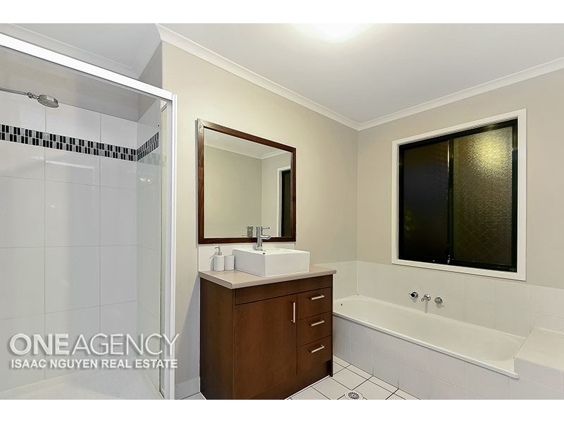 16 Settlers Circuit, Forest Lake QLD 4078