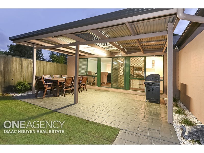 16 Settlers Circuit, Forest Lake QLD 4078